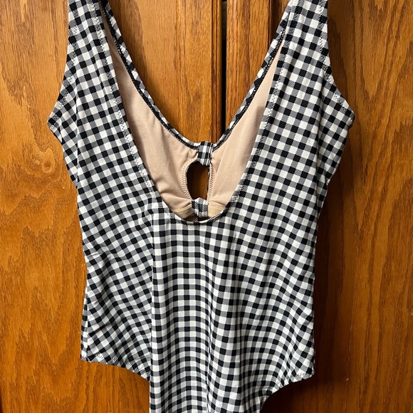 Old Navy size M Swimsuit - Picture 2 of 7